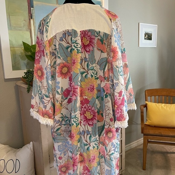 Umgee M/L Linen Kimono Fringe Sleeve And Hem Beautiful Boho Floral Pattern Nice! - Picture 1 of 8